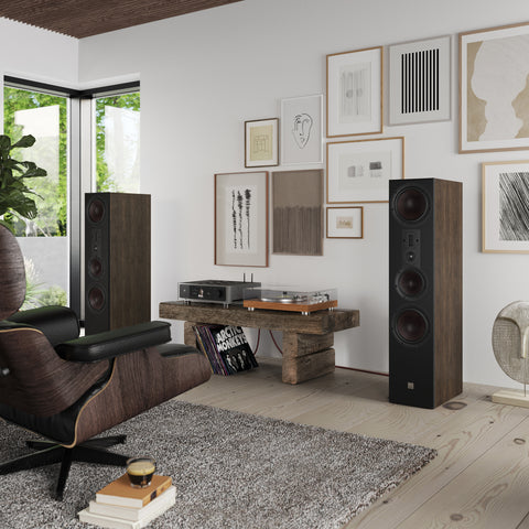 DALI Opticon 8 MK2 Tobacco Oak without grilles in listening room