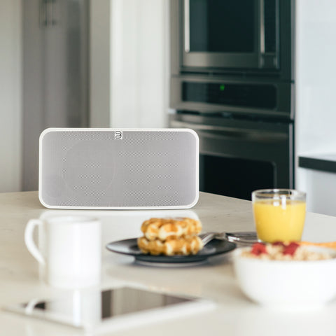 Bluesound Pulse 2i White on a kitchen counter