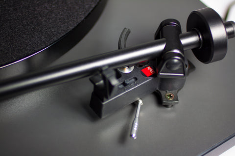 NAD C556 Close-Up of Tone arm