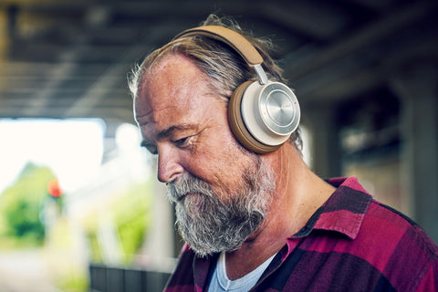 Man wearing IO-8 Headphones in Caramel White at the Train Station