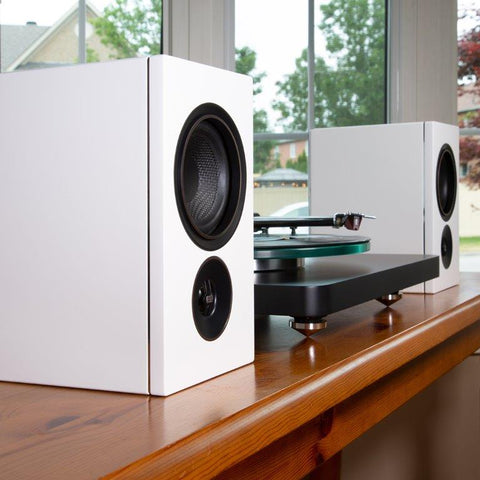 PSB Alpha iQ (White) with Turntable