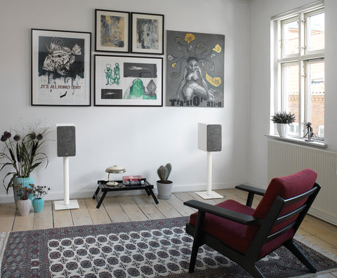 DALI Oberon 3 White on Speaker stands in a living room